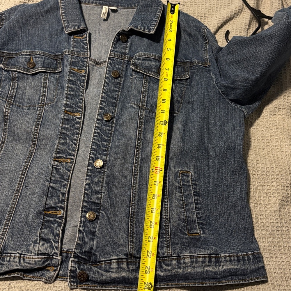St. John's Bay Women's Blue Denim Jacket - Picture 4 of 6